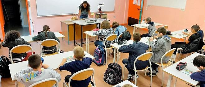 Le privé, via l'association des parents d'élèves Unapel, a d'abord largement soutenu la réforme, suscitant le malaise chez certains parents.