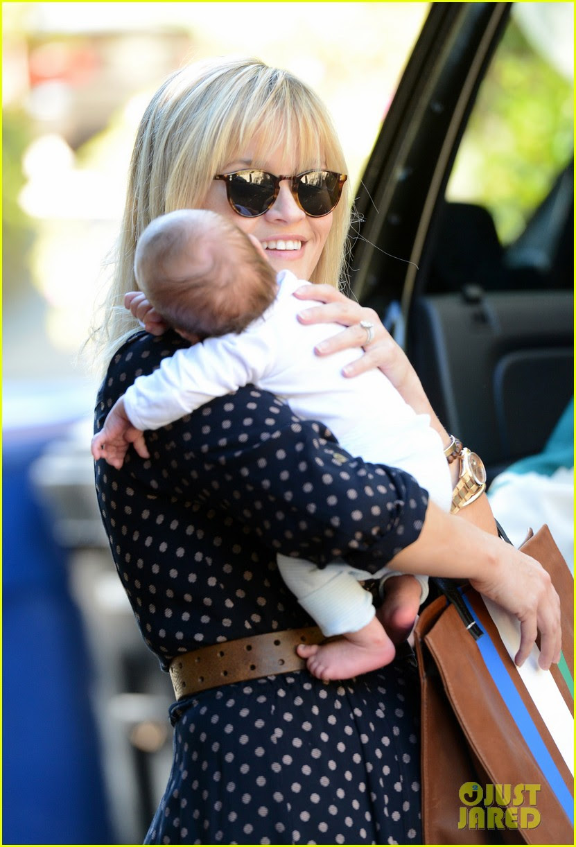 reese witherspoon baby tennessee los angeles outing 02