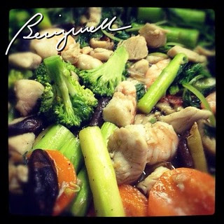 Cooking Stir fry Shrimp with Mixed Vegetables