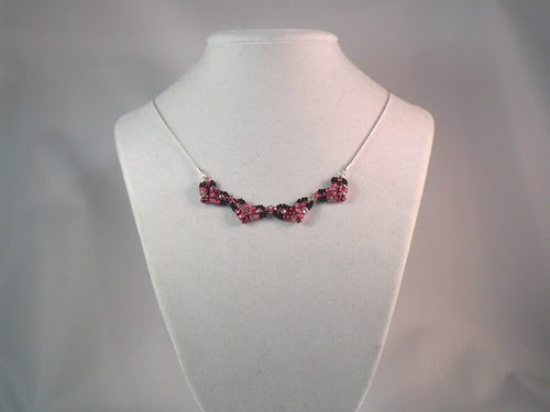 Heart motif necklace