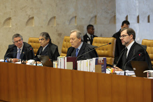 Ministros do STF durante julgamento da Lei da Ficha Limpa (Foto: Dida Sampaio / Agência Estado)