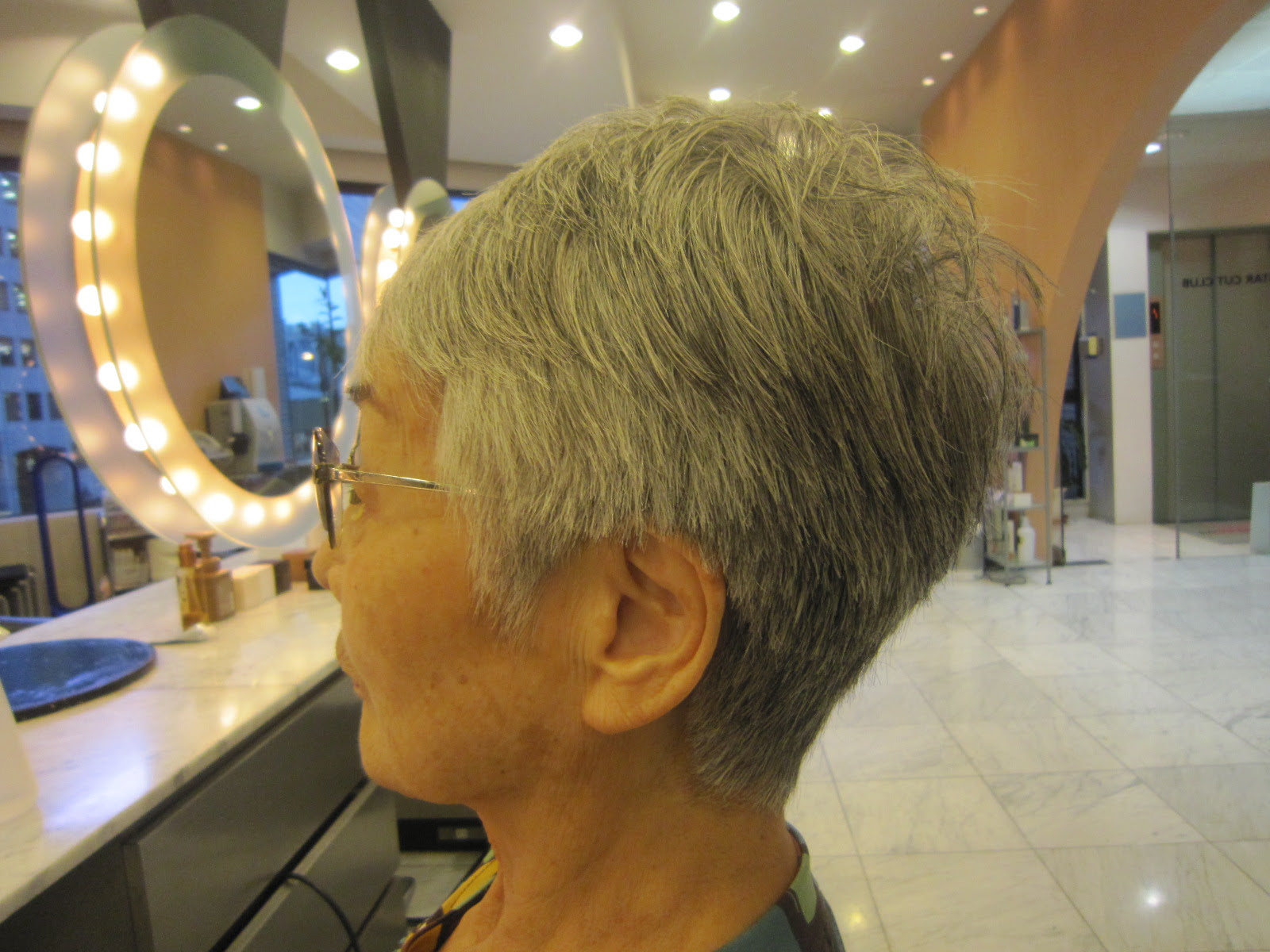 綺麗な40 代 50 代 ショート ヘア 画像 最高のヘアスタイルのアイデア