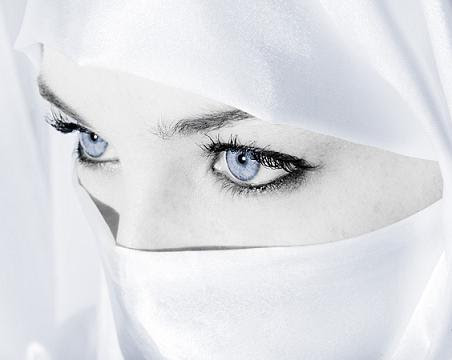WANITA MUSLIMAH KEKUATAN AIR MATA WANITA MUSLIMAH KEKUATAN AIR MATA