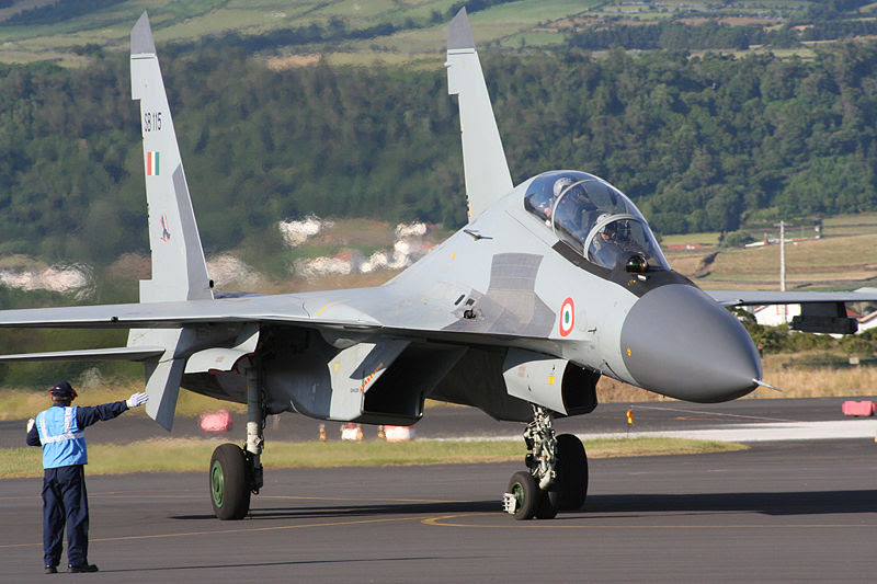 http://upload.wikimedia.org/wikipedia/commons/thumb/c/c3/SU-30_MKI_Lajes.JPG/800px-SU-30_MKI_Lajes.JPG
