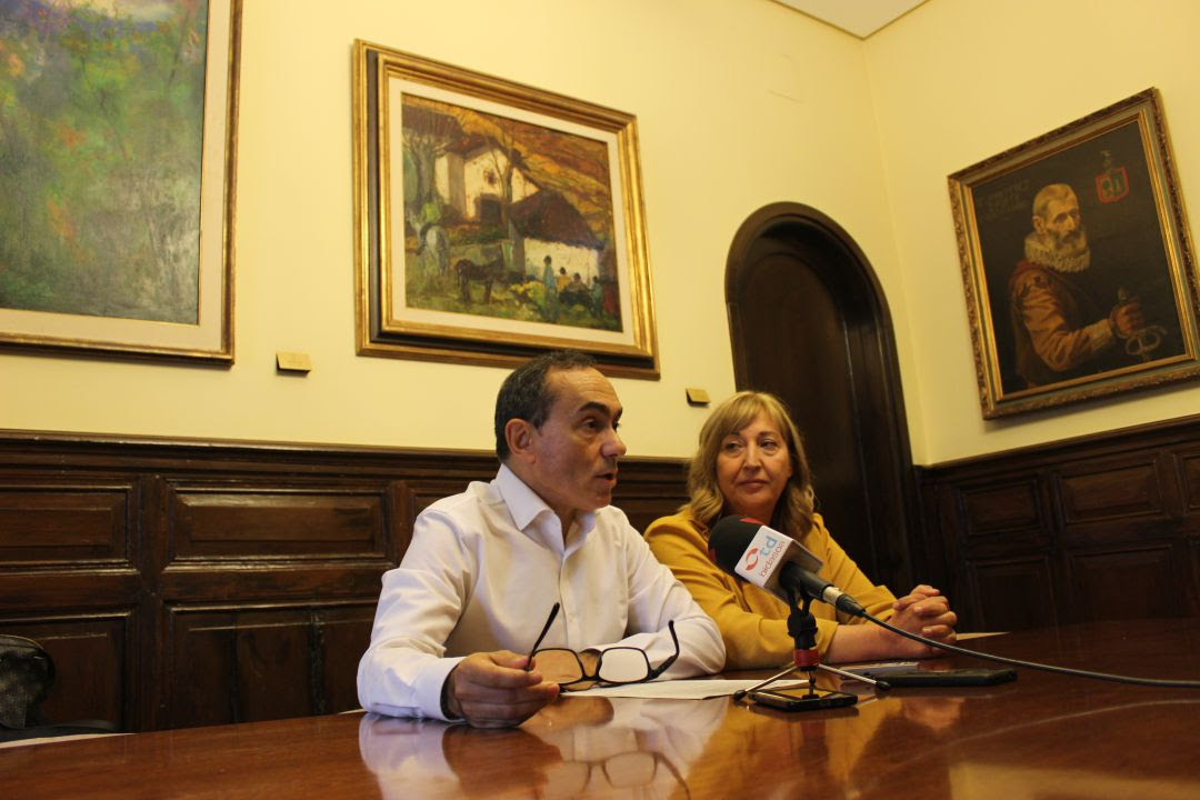Miguel Ãngel Paez, delegado de Impulso de Ciudad presentando las iniciativas de fomento de empleo. 