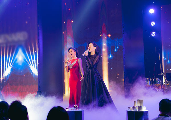 hong-nhung-do-dang-tuoi-tre-ben-le-quyen-2
