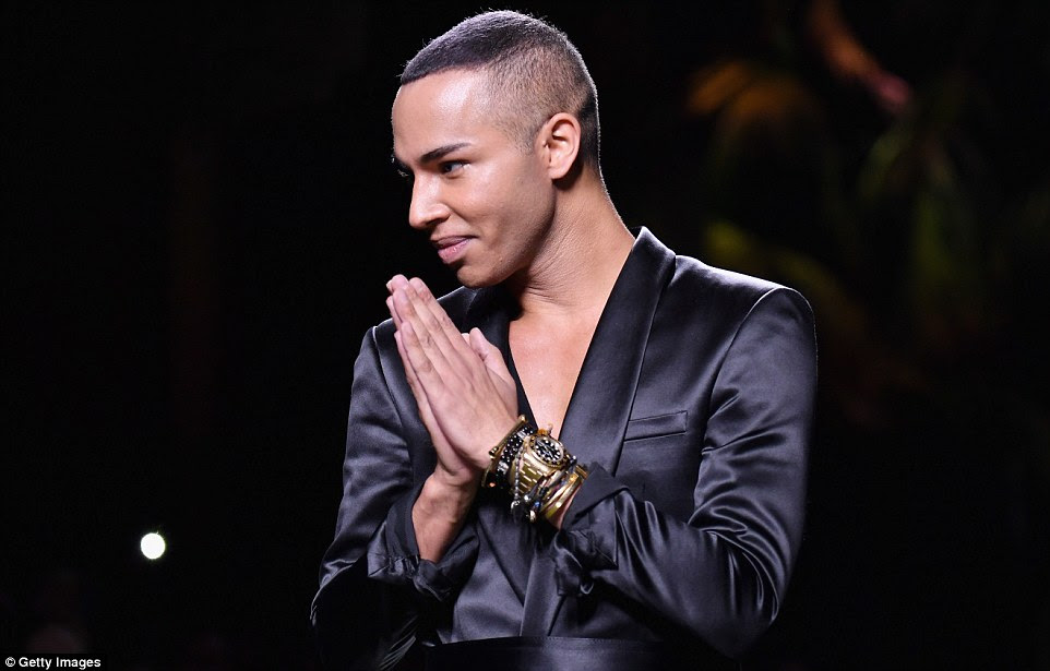 Homem do momento: O show foi apresentado pelo amigo próximo do clã Kardashian, diretor criativo da Balmain Olivier Rousteing