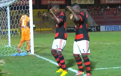 Jajá comemora gol do Flamengo contra o Sampaio Correa, Copinha (Foto: Reprodução )
