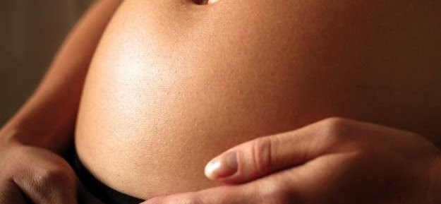 A las españolas les gustaría tener dos o más hijos, pero su tasa de fecundidad es de 1,3; ¿por qué no se las ayuda?