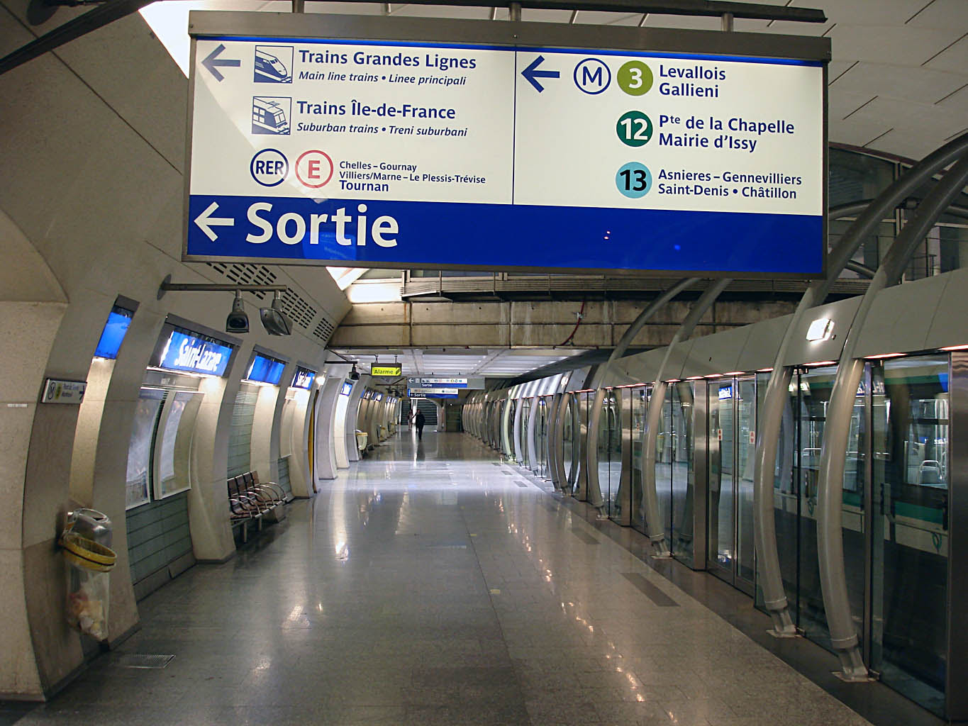 saint lazare tour eiffel metro