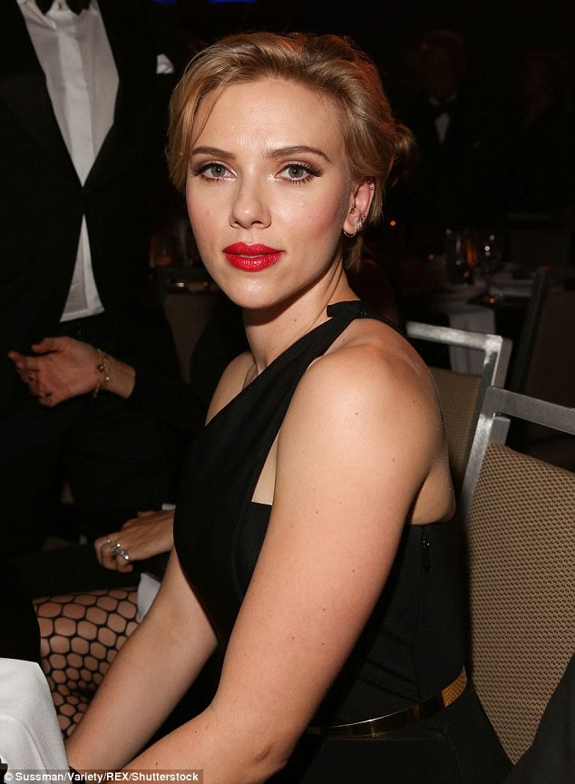 Hollywood starlet: Levantando-se a fama em um filme de Robert Redford aos 18 anos, Scarlett passou a estrelar inúmeros filmes, e ganhou um prêmio de melhor atriz BAFTA e Tony nos últimos anos