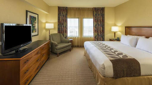 Hotel «DoubleTree Suites by Hilton Hotel & Conference Center Chicago-Downers Grove», reviews and photos, 2111 Butterfield Rd, Downers Grove, IL 60515, USA