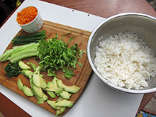 Sushi Maki végétalien aux feuilles de riz vegan vegetalien Sushi Maki végétalien aux feuilles de riz vegan vegetalien