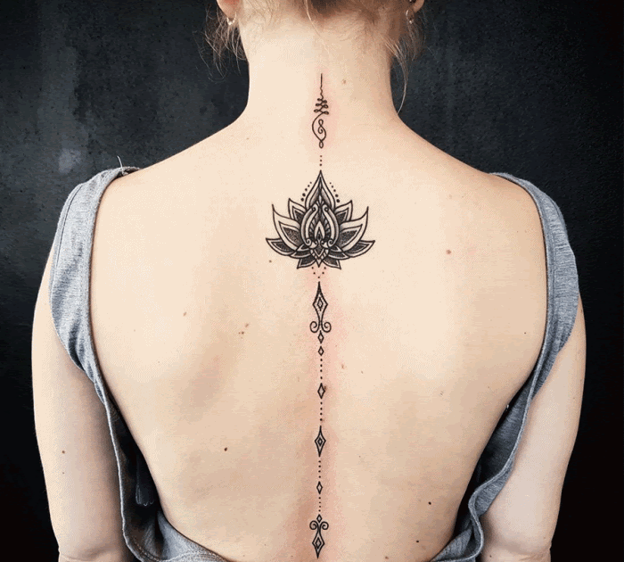 Hals frau schmerzen tattoo Tattoo stechen: