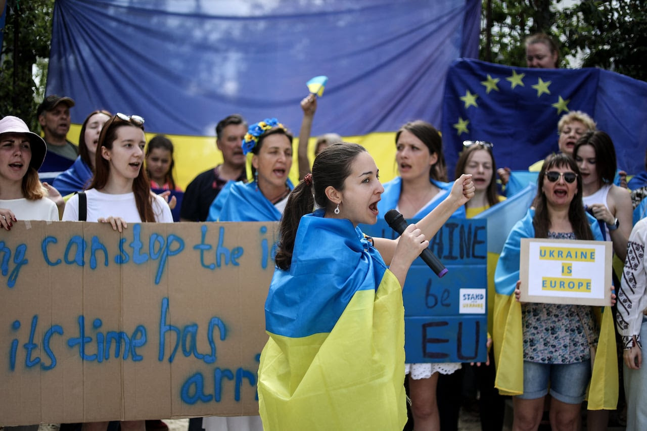 Ukraine accepted as candidate for EU membership as Donbas battles rage