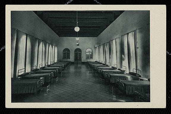 Interior del Hospital Tavera a mediados del siglo XX. Fotografía de Rodríguez