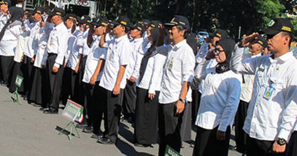 Saban Kamis PNS Kota Malang Pakai Baju Mirip Jokowi Saban Kamis PNS Kota Malang Pakai Baju Mirip Jokowi