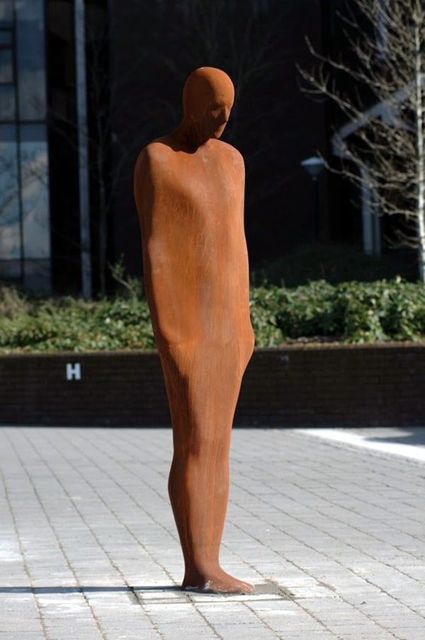 Astonishingly Life-Like Figuratives Sculptures (33)