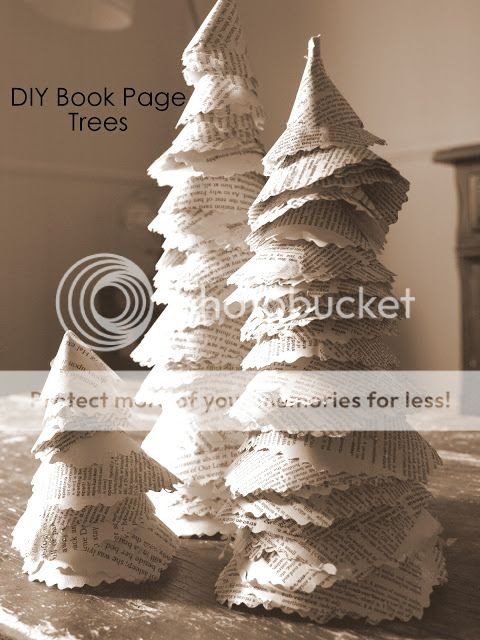 albero di natale, decorazione natale, addobo ecologico con carta di un libro