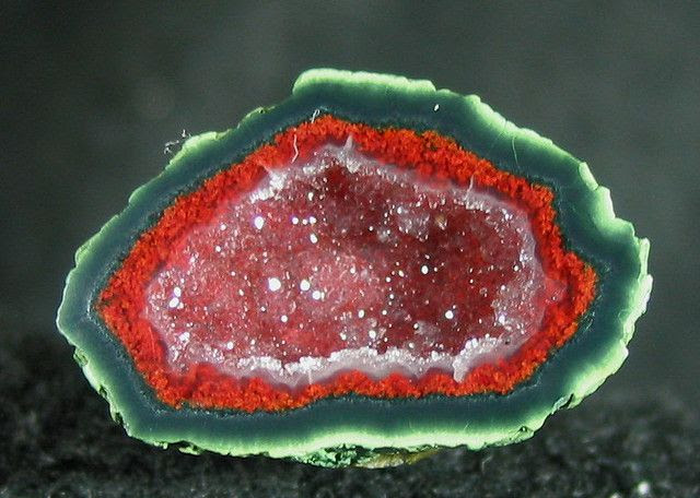 http://www.pinterest.com/pin/76139049921674970/ red & green Tabasco <<< what an amazing color display in a rock!!! a rock ya'll!!! <3~R~<3