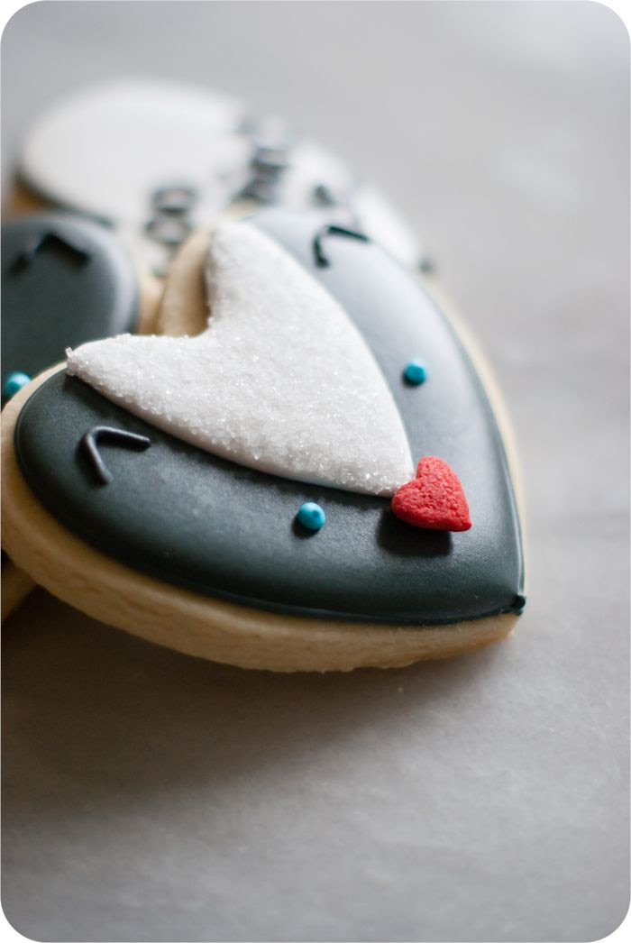 heart-shaped skunk cookies ... you're too stinkin' cute! {valentine decorated cookie tutorial}