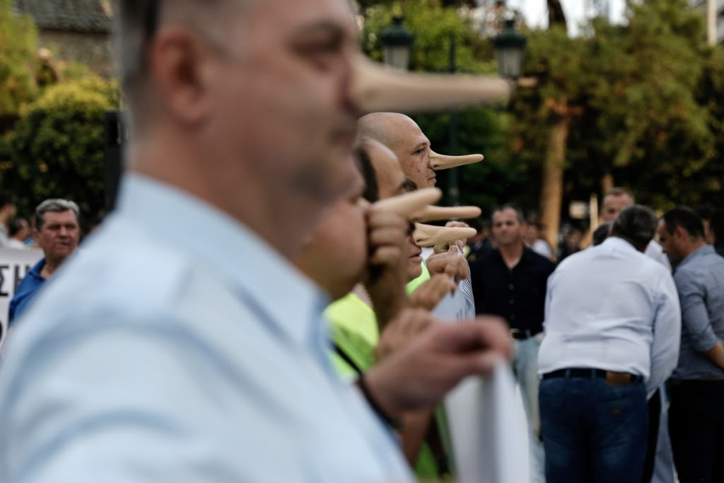 More than a thousand protesting uniformed staff joined an anti-austerity rally a day before the opening of the annual International Trade Fair of Thessaloniki by Greek Prime Minister Alexis Tsipras, in Thessaloniki, Greece September 9, 2016. / Πορεία διαμαρτυρίας από ένστολους αστυνομικούς, λιμενικούς και πυροσβέστες στην Θεσσαλονίκη μια μέρα πριν τα εγκαίνια της 81ης ΔΕΘ από τον πρωθυπουργό Αλέξη Τσίπρα. Θεσσαλονίκη, Ελλάδα στις 9 Σεπτεμβρίου 2016.