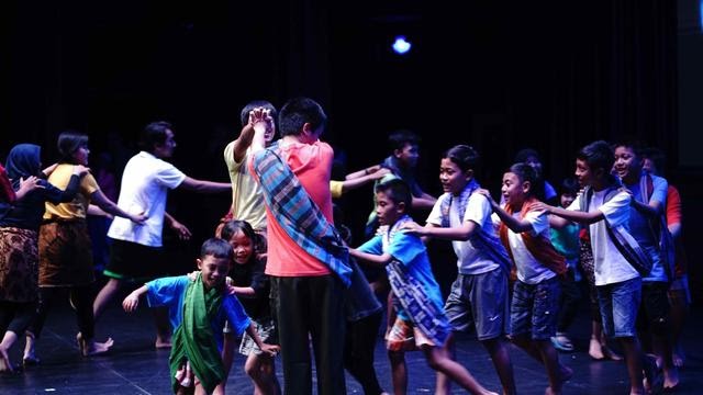 Teks Drama Musikal Untuk 8 Orang Pendukung Ilmu