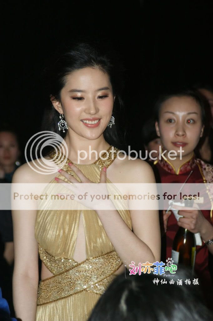 Lưu Diệc Phi ngày càng gợi cảm