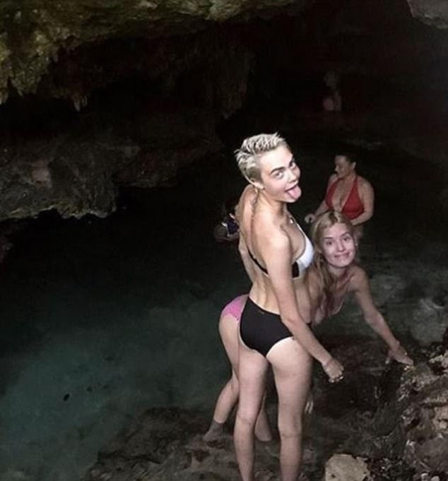 Fuga cheia de aventura: Cara enfiou a língua na câmera enquanto se preparava para explorar as cavernas subaquáticas do México