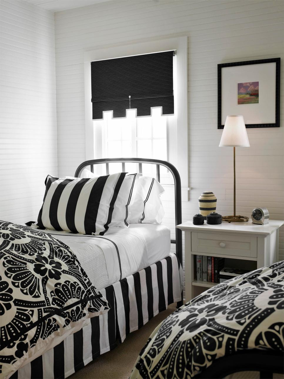 Gorgeous Black and White Master Bedrooms That Will Impress ...