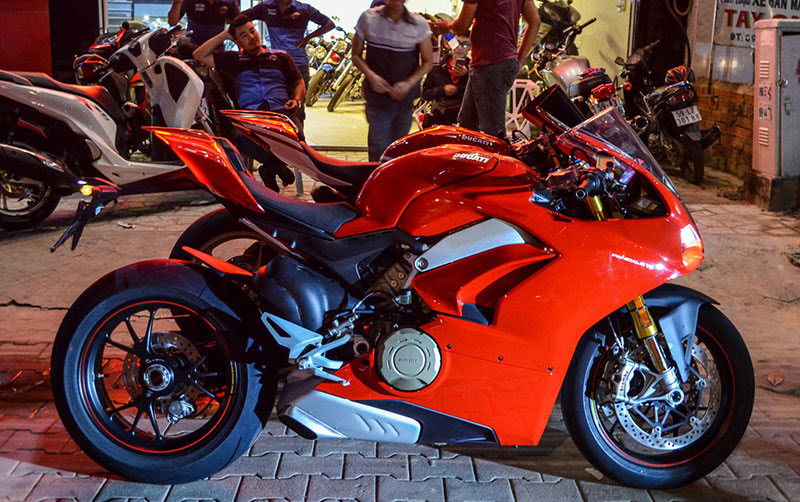 Ducati Panigale V4S đầu tiên về Việt Nam, giá khoảng 1,6 tỷ đồng Ducati Panigale V4S đầu tiên về Việt Nam, giá khoảng 1,6 tỷ đồng