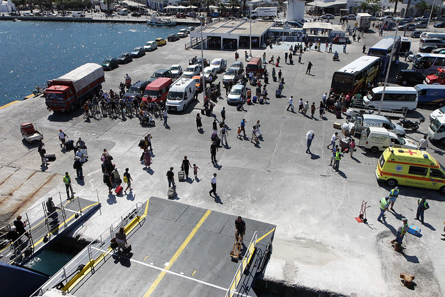 Naxos Ferry - Stop at Mykanos
