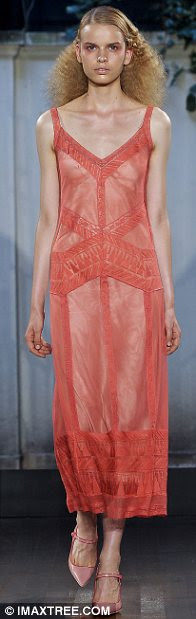 http://i.dailymail.co.uk/i/pix/2011/09/15/article-2037876-0DE912DD00000578-889_196x619.jpg