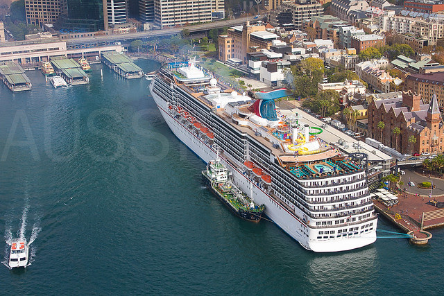 'Carnival Spirit' Cruise Ship Circular Quay-3157