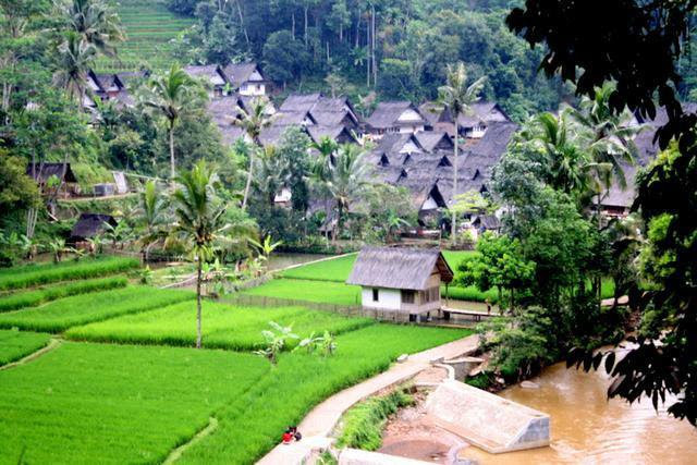 REIKI. BERKUNJUNG KE KAMPUNG NAGA.