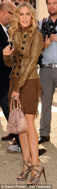 http://i.dailymail.co.uk/i/pix/2011/09/15/article-2037718-0BAEA0A6000005DC-481_196x640.jpg
