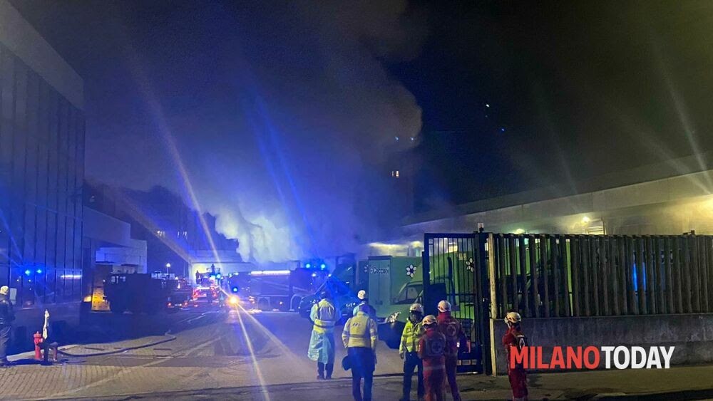 Incendio Milano Lhqxl0ivcfylom