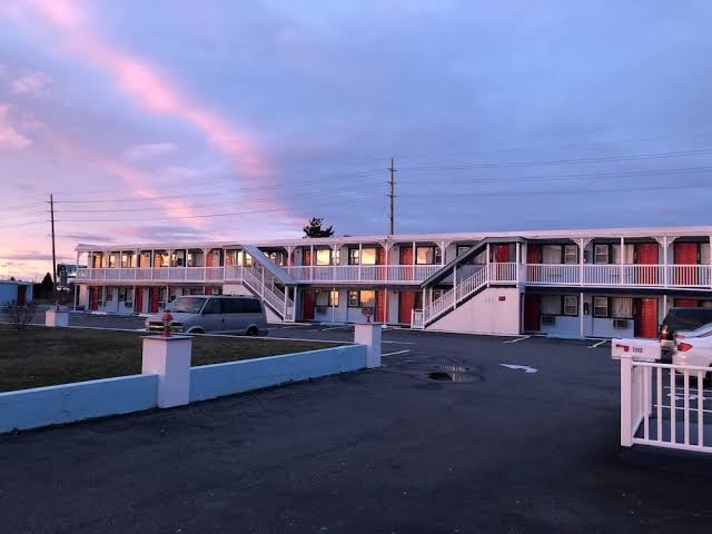 New Sea Breeze Motel