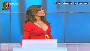Sonia Araujo sensual em varios momentos na Rtp