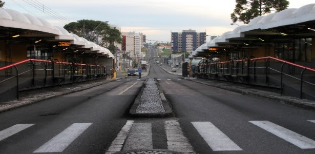 Terminais ficam vazios com greve de ônibus em Curitiba