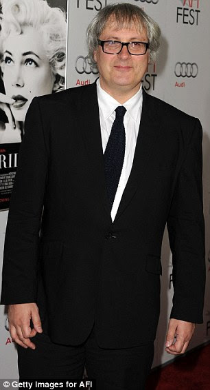 http://i.dailymail.co.uk/i/pix/2011/11/07/article-0-0EB2AB0300000578-260_306x566.jpg