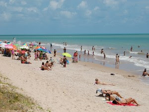 Praia do Bessa também foi uma das escolhidas para curtir o começo do verão (Foto: Daniel Peixoto/G1)