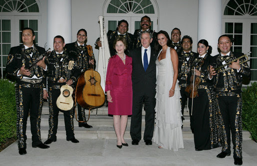 File:President George W. Bush and Laura Bush pose for photos with singer Shaila Durcal, Dorio Ferreira Sanchez and the Mariachi Campanas de America.jpg