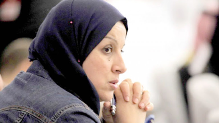 بعض خلايا الاتصال تحولت إلى "حواجز" معرقلة للصحفي