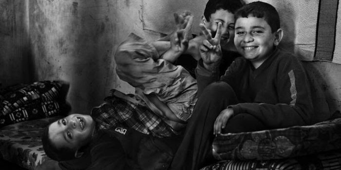 I 500 mila morti bambini iracheni morti sulla coscienza non vi bastano? Stop con l’embargo alla Siria! I 500 mila morti bambini iracheni morti sulla coscienza non vi bastano? Stop con l’embargo alla Siria!