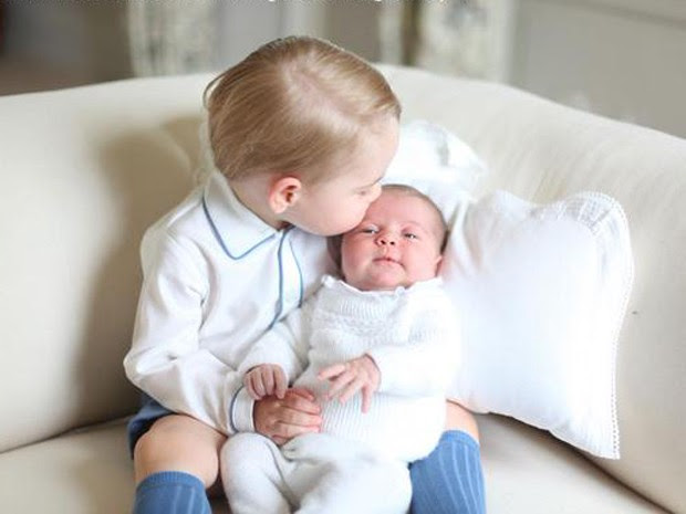 Princesa Charlotte e seu irmão, príncipe George (Foto: Reprodução)