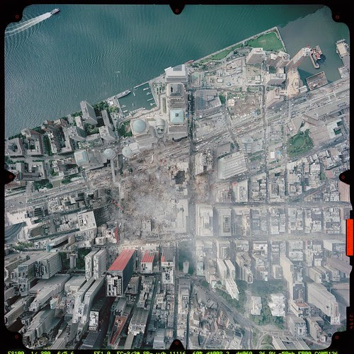 Vista dall'alto della zona danneggiata dai crolli del WTC