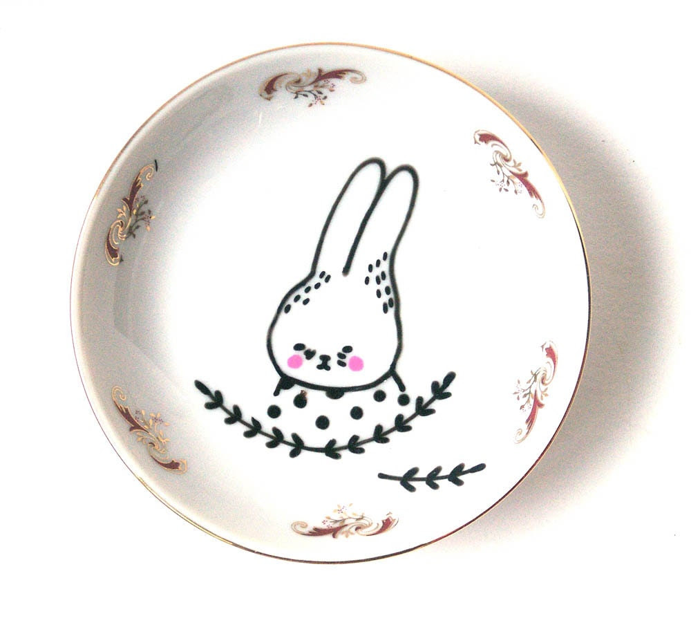 hand painted plate small -bunny with polka dots - prettylittlethieves