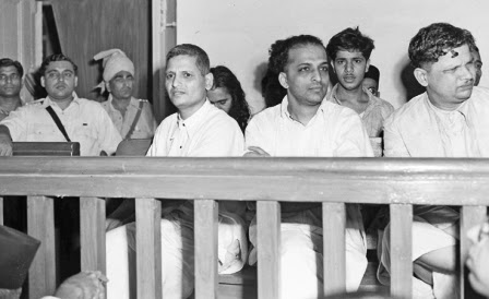 Ο δολοφόνος του Γκάντι καταδικάστηκε σε θάνατο