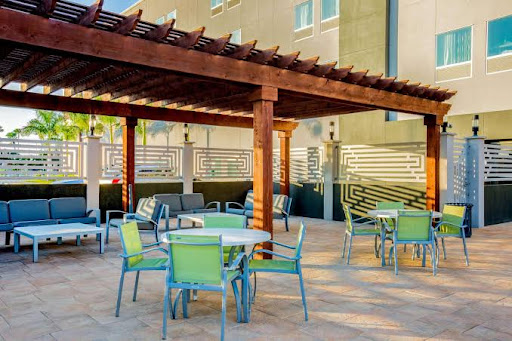La Quinta Inn & Suites by Wyndham McAllen Convention Center image 5